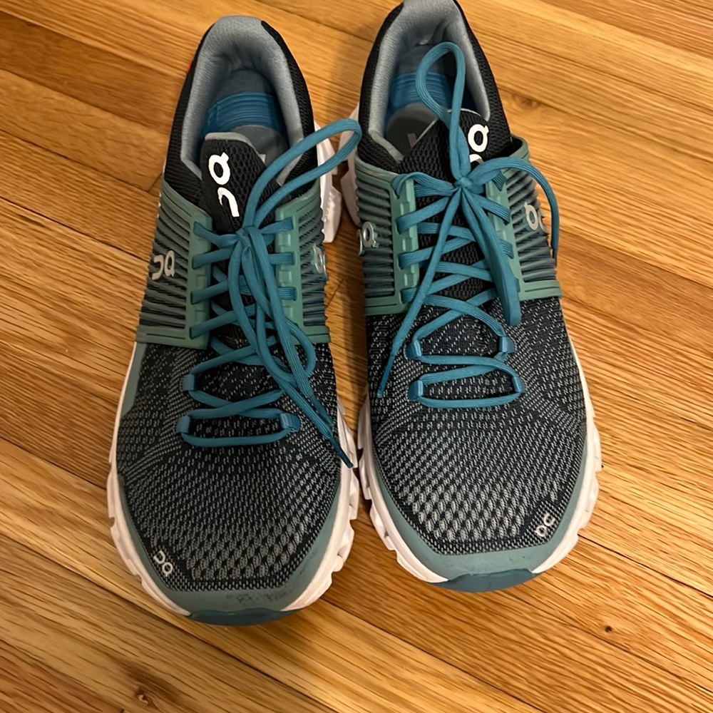 Almost new On running Helium sneakers